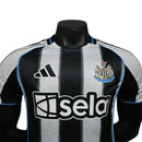 Camisola Newcastle United Home 2024/2025 Versão Jogador - Branca e Preta